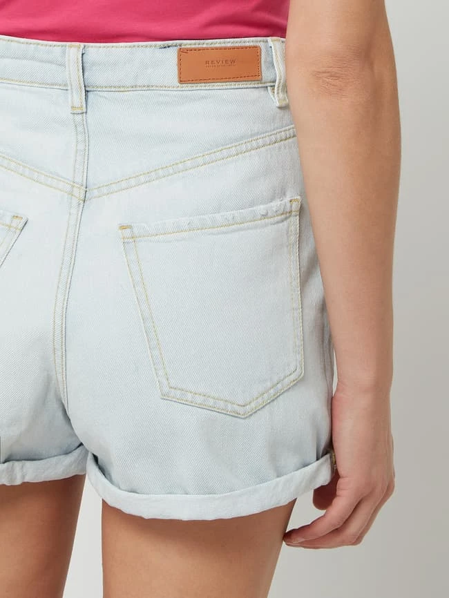 REVIEW Mom Fit Jeansshorts Aus Baumwolle - Eisblau 5 REVIEW Mom Fit Jeansshorts Aus Baumwolle - Eisblau – Bild 3