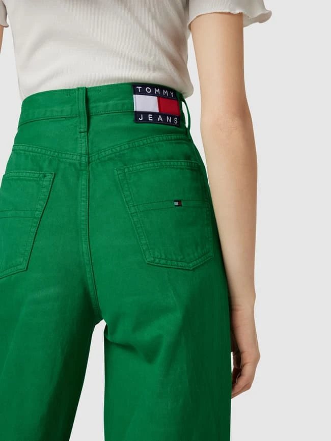 Tommy Jeans High Waist Flared Cut Jeans Aus Baumwolle - Grün 5 Tommy Jeans High Waist Flared Cut Jeans Aus Baumwolle - Grün – Bild 3