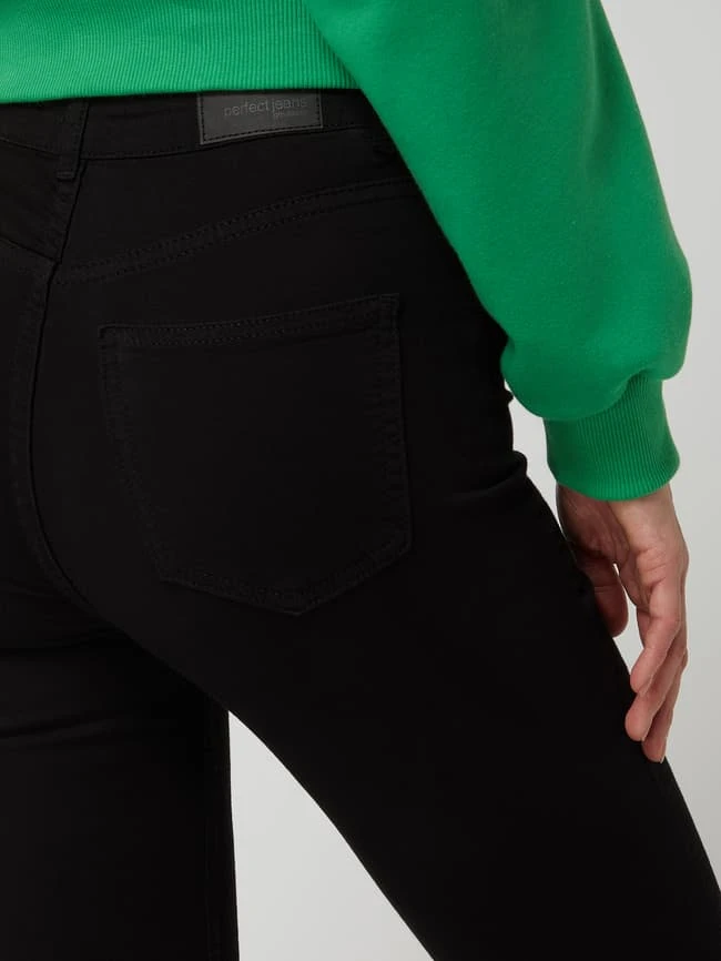 Gina Tricot Bootcut Jeans Mit Stretch-Anteil Modell 'Natasha' - Schwarz 5 Gina Tricot Bootcut Jeans Mit Stretch-Anteil Modell 'Natasha' - Schwarz – Bild 3