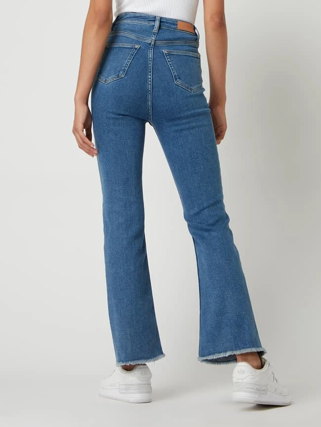 REVIEW Flared Jeans Mit Stretch-Anteil - Blau 7 REVIEW Flared Jeans Mit Stretch-Anteil - Blau – Bild 5
