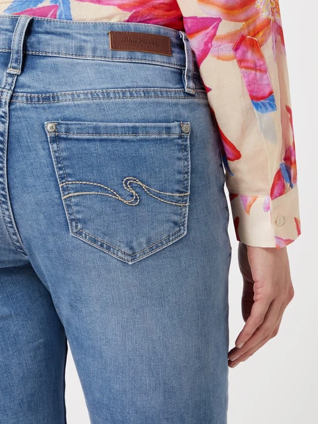 Blue Monkey Bootcut Jeans Mit Stretch-Anteil Modell 'Leah' - Hellblau 5 Blue Monkey Bootcut Jeans Mit Stretch-Anteil Modell 'Leah' - Hellblau – Bild 3
